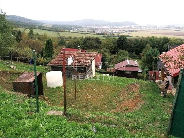 NA PREDAJ POZEMOK NA REKREAČNÉ ÚČELY S VÝMEROU 304 M2.