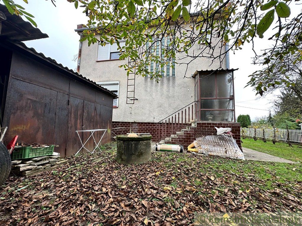 Rodinný dom s veľkým pozemkom vhodným na farmárčenie a pestovanie v pokojnej dedinke Pozba