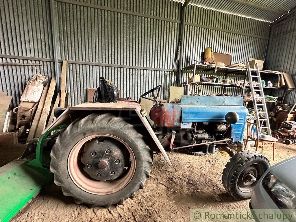 Rodinný dom s veľkým pozemkom vhodným na farmárčenie a pestovanie v pokojnej dedinke Pozba