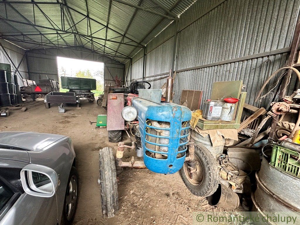 Rodinný dom s veľkým pozemkom vhodným na farmárčenie a pestovanie v pokojnej dedinke Pozba