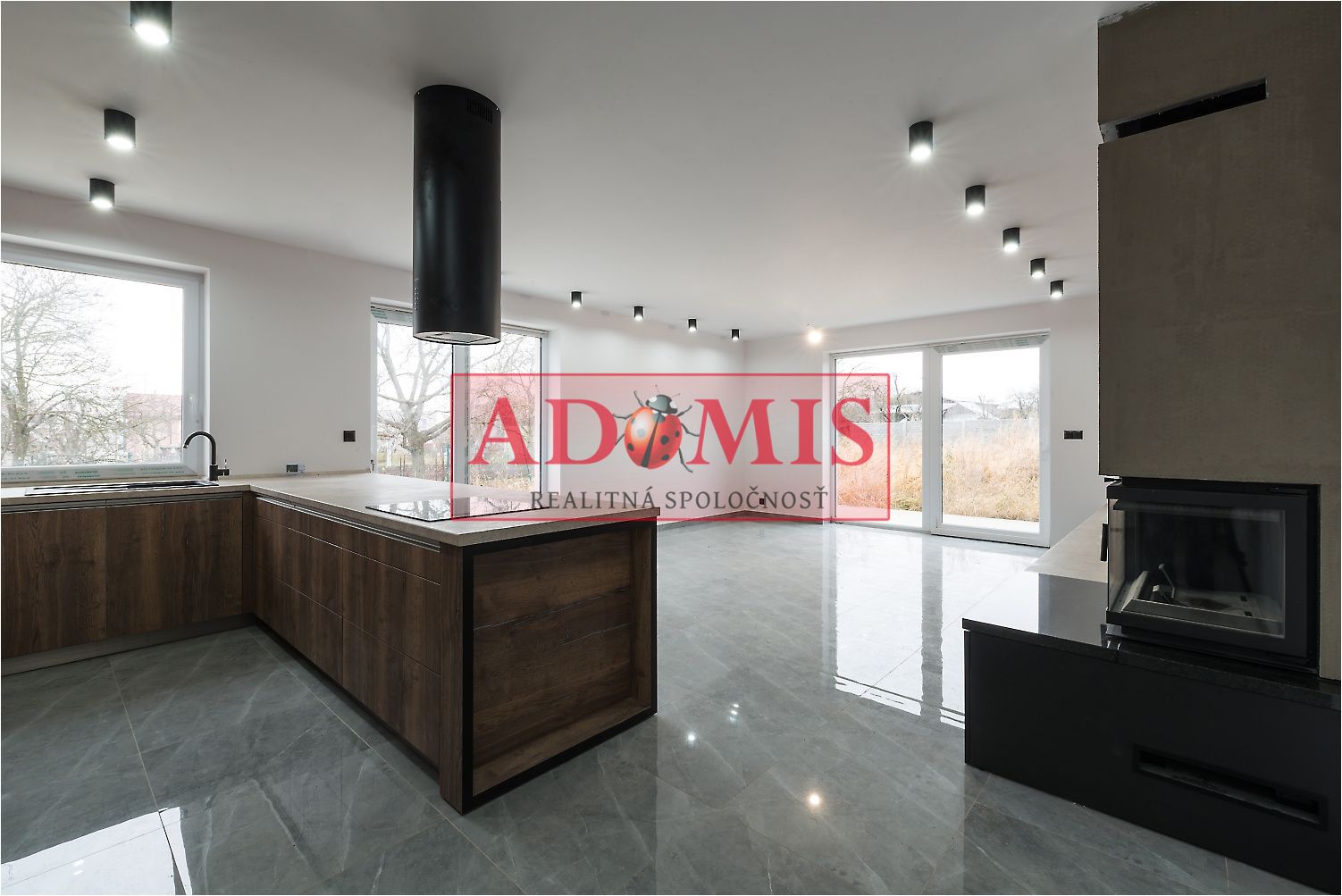 ADOMIS - predám pekný bungalov 123m2,5izbový, Ortáše 607m2, iba 18 km od Košíc