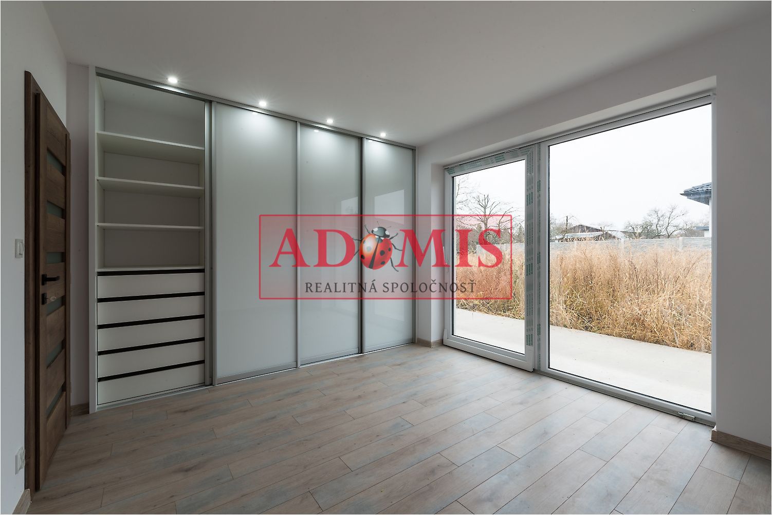 ADOMIS - predám pekný bungalov 123m2,5izbový, Ortáše 607m2, iba 18 km od Košíc