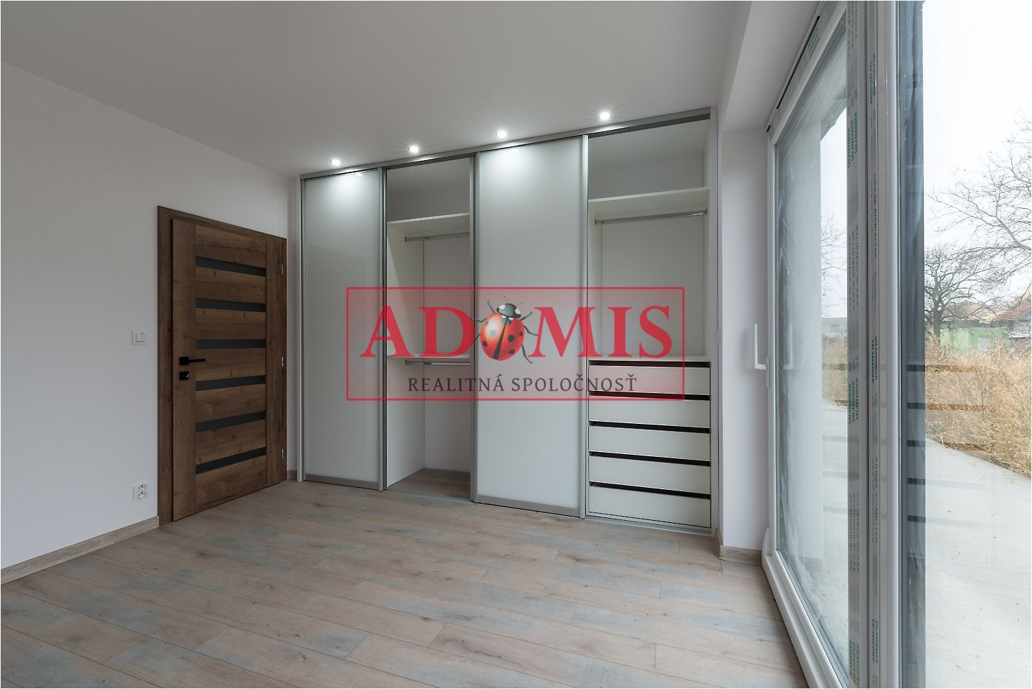 ADOMIS - predám pekný bungalov 123m2,5izbový, Ortáše 607m2, iba 18 km od Košíc