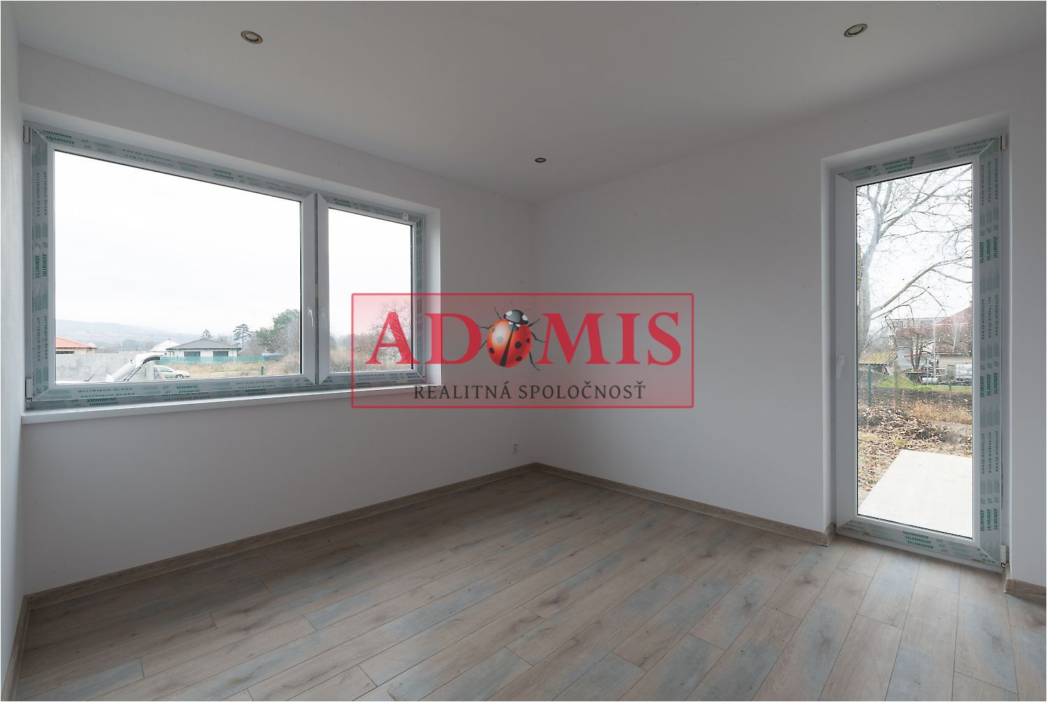 ADOMIS - predám pekný bungalov 123m2,5izbový, Ortáše 607m2, iba 18 km od Košíc