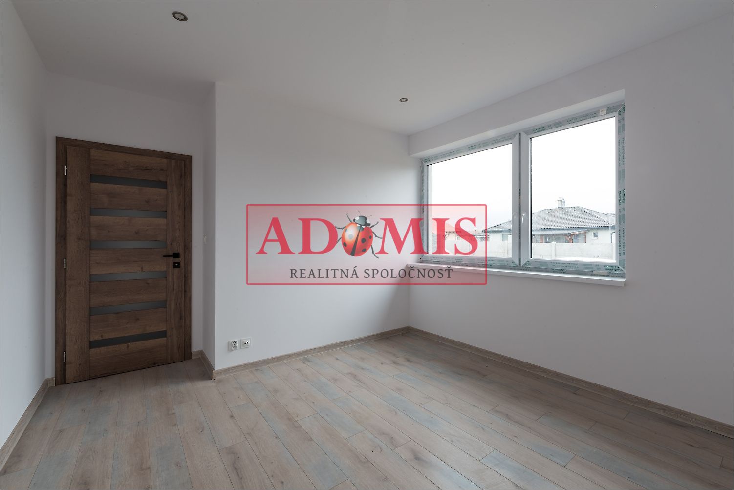 ADOMIS - predám pekný bungalov 123m2,5izbový, Ortáše 607m2, iba 18 km od Košíc