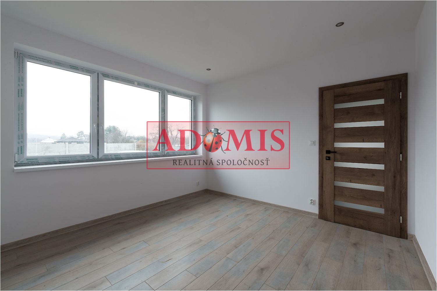 ADOMIS - predám pekný bungalov 123m2,5izbový, Ortáše 607m2, iba 18 km od Košíc