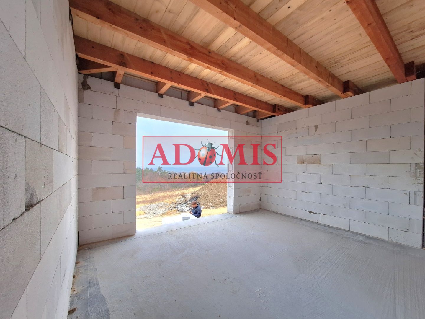 ADOMIS - predám pekný bungalov 123m2,5izbový, Ortáše 607m2, iba 18 km od Košíc