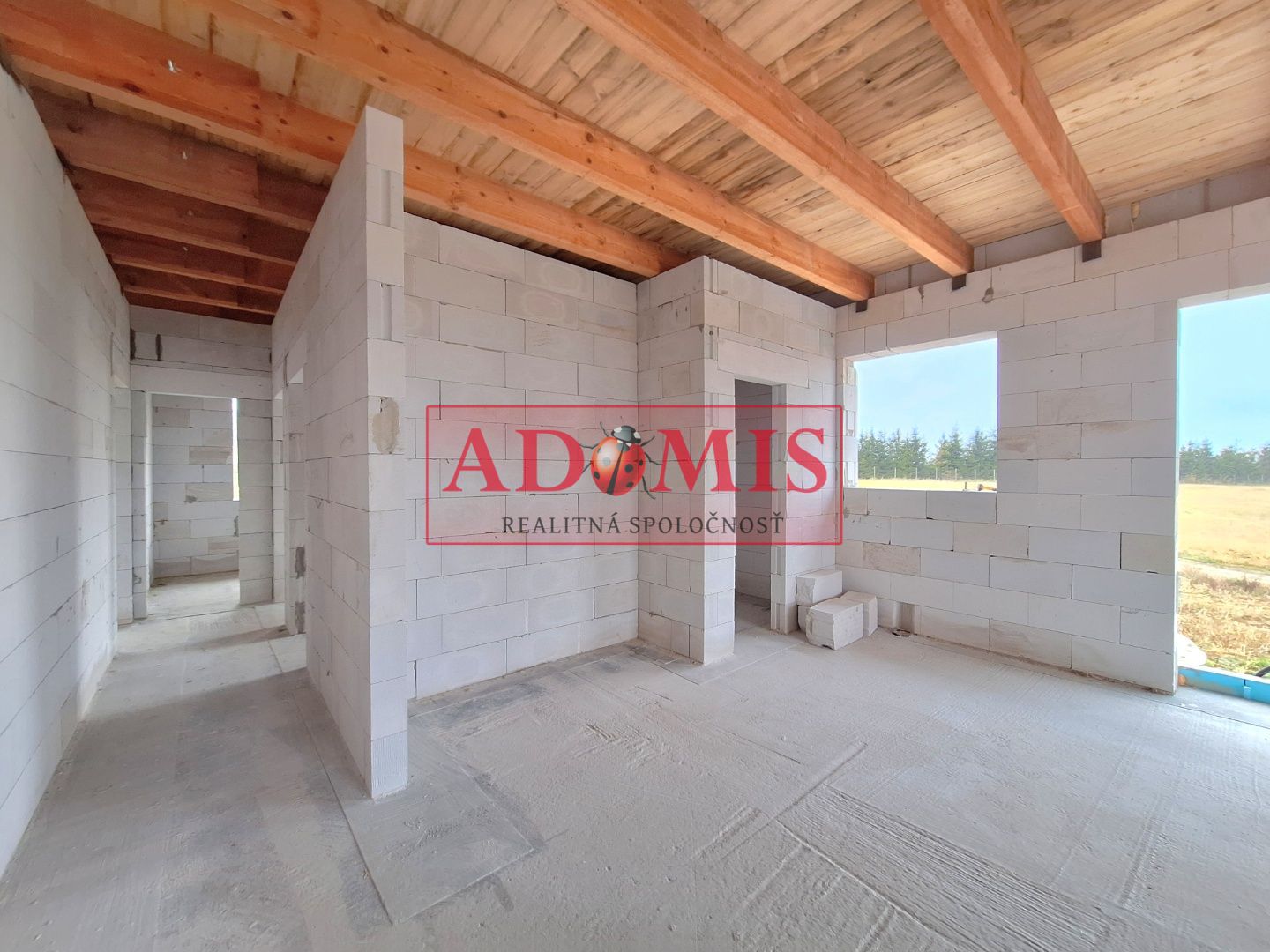 ADOMIS - predám pekný bungalov 123m2,5izbový, Ortáše 607m2, iba 18 km od Košíc