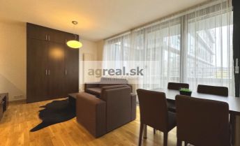 2-room (1-bedroom) apartment in River Park project, near Danube River