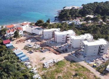 Trojizbové apartmány s výhľadom na more na ostrove Hvar