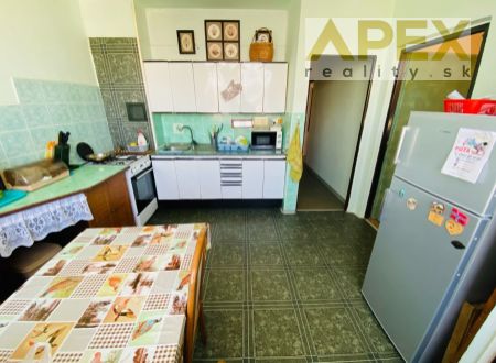 Exkluzívne iba v APEX reality 3i. s balkónom na Vinohradskej ulici v Hlohovci, 70 m2