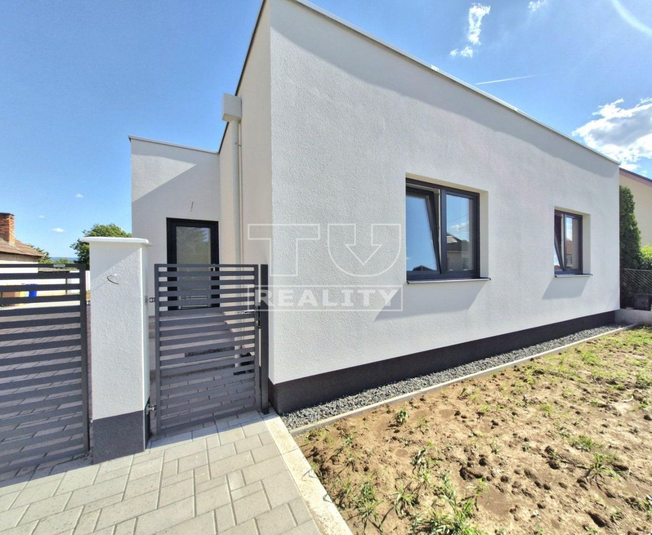 Na predaj 4 izbový rodinný dom po kompletnej rekonštrukcii Jacovce 600 m2