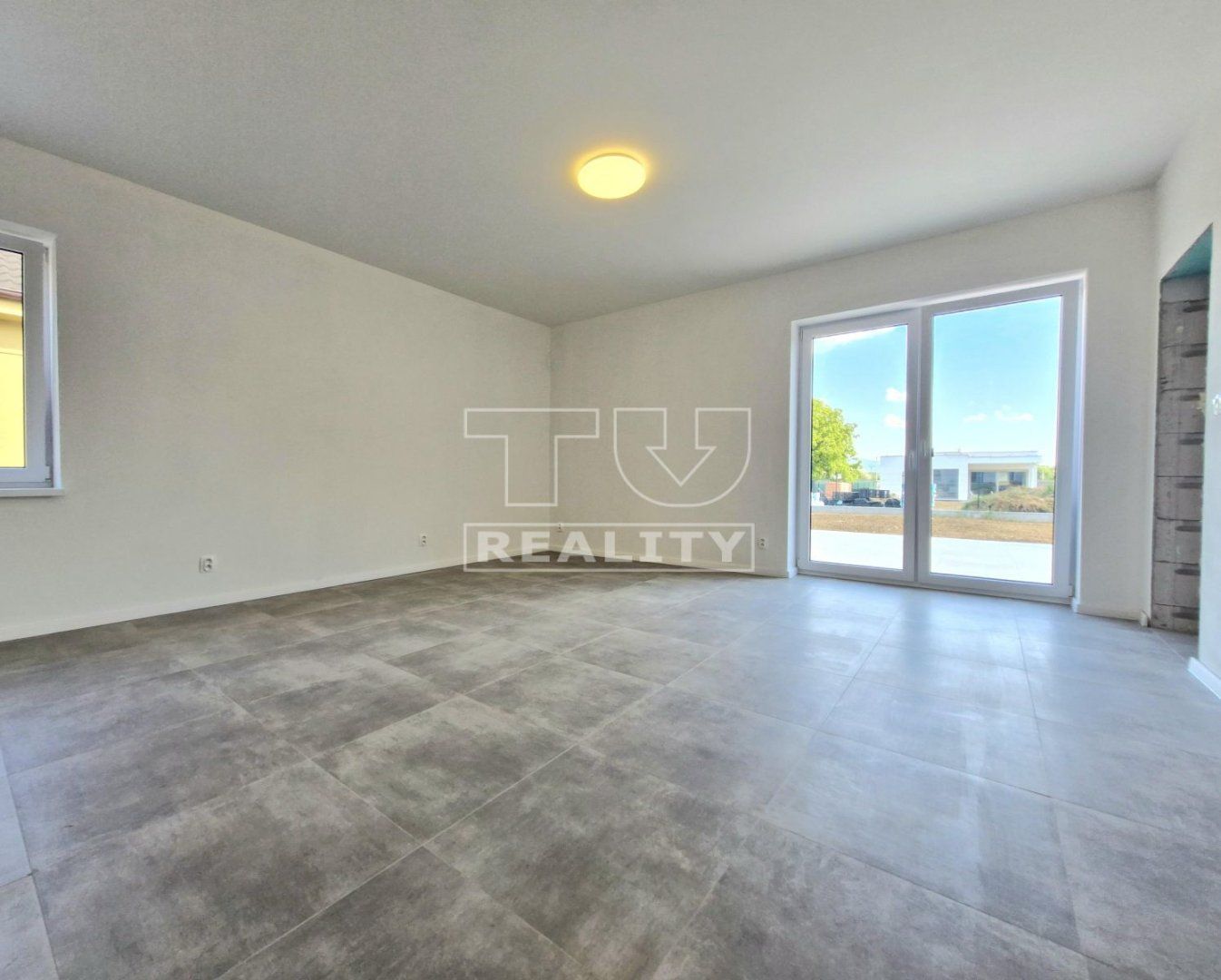 Na predaj 4 izbový rodinný dom po kompletnej rekonštrukcii Jacovce 600 m2