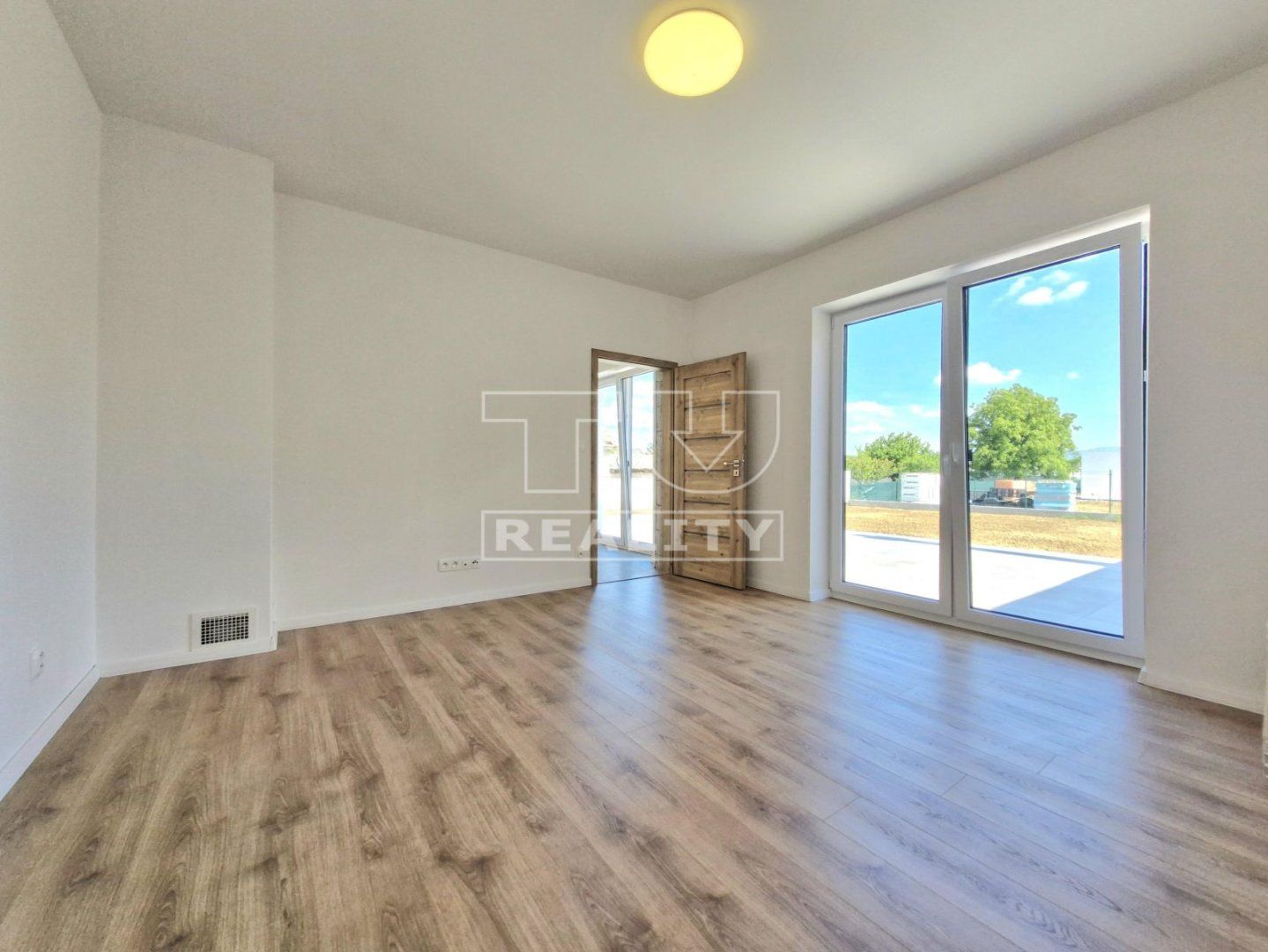 Na predaj 4 izbový rodinný dom po kompletnej rekonštrukcii Jacovce 600 m2