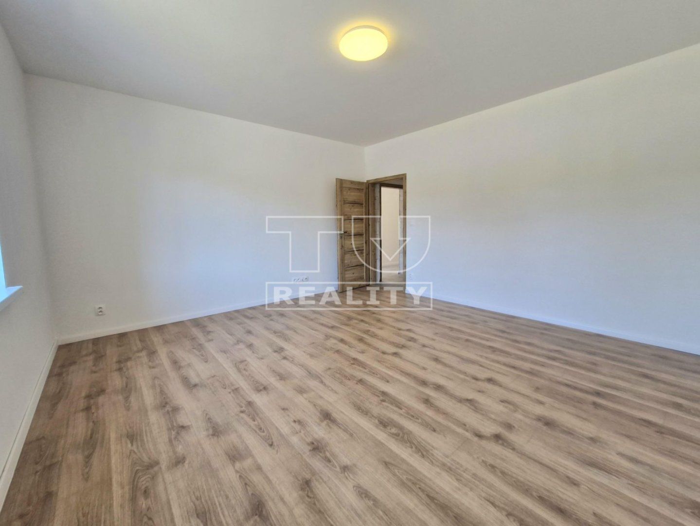 Na predaj 4 izbový rodinný dom po kompletnej rekonštrukcii Jacovce 600 m2