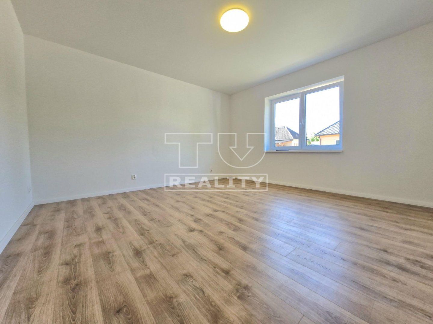 Na predaj 4 izbový rodinný dom po kompletnej rekonštrukcii Jacovce 600 m2