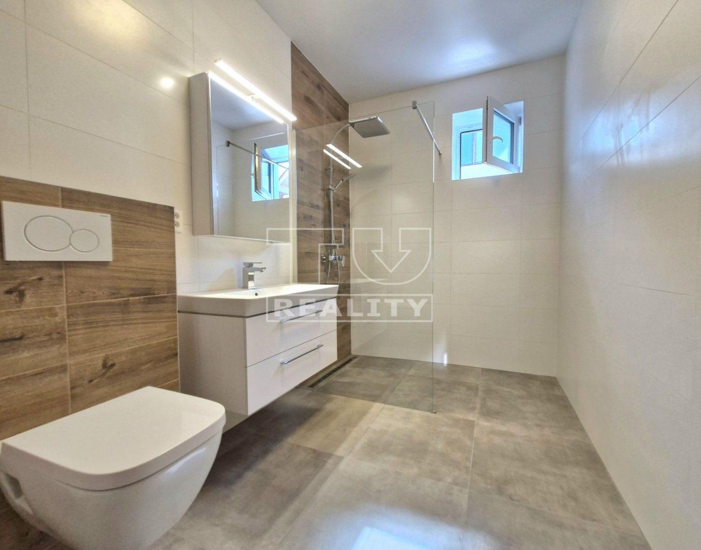 Na predaj 4 izbový rodinný dom po kompletnej rekonštrukcii Jacovce 600 m2