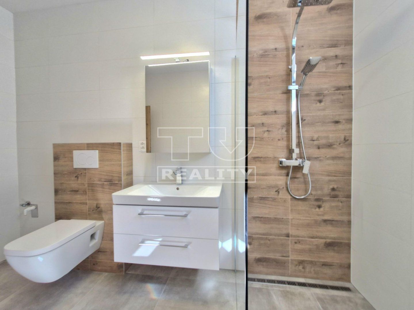 Na predaj 4 izbový rodinný dom po kompletnej rekonštrukcii Jacovce 600 m2