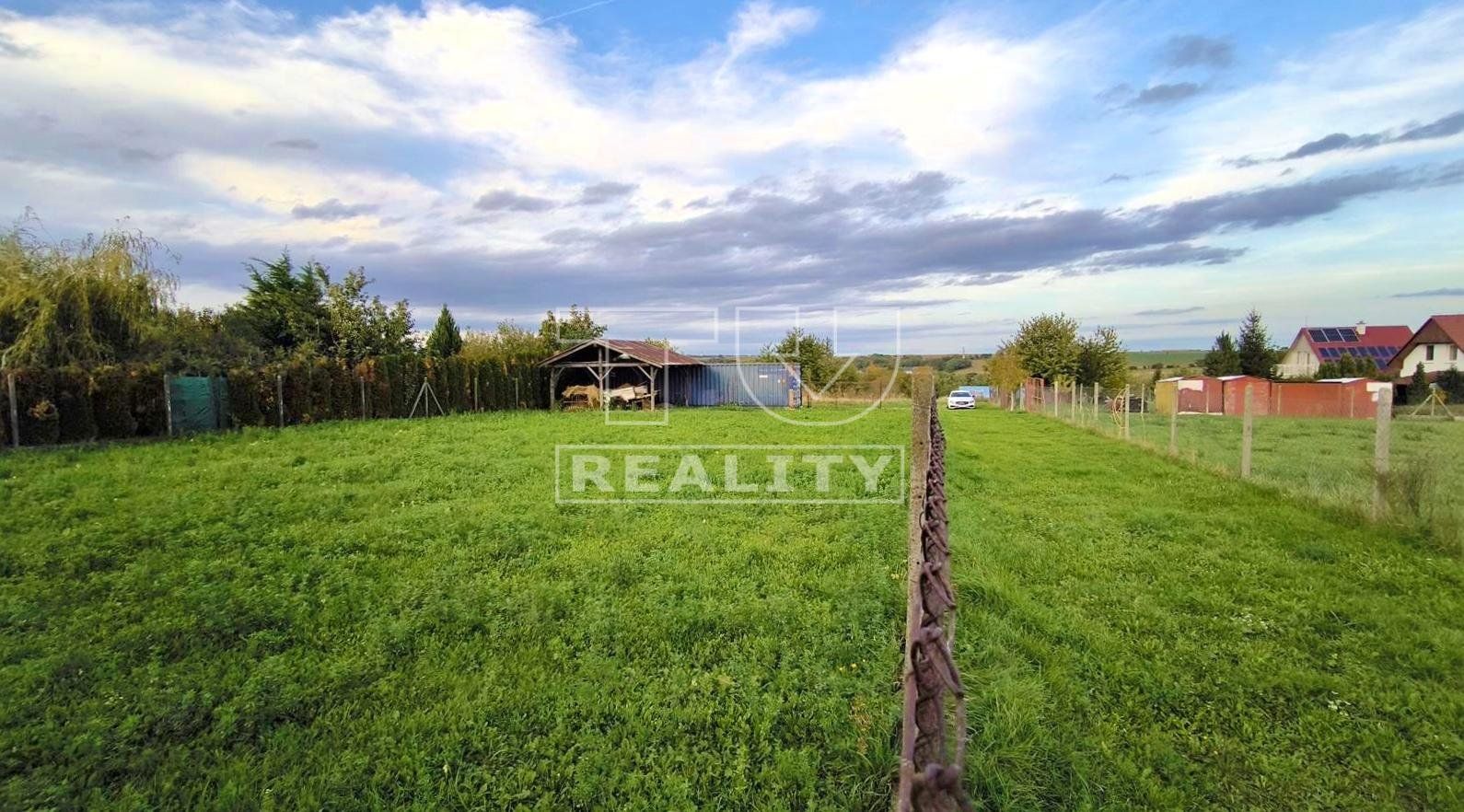 Pozemok s potenciálom výstavby rodinného domu, Budmerice, 800 m2