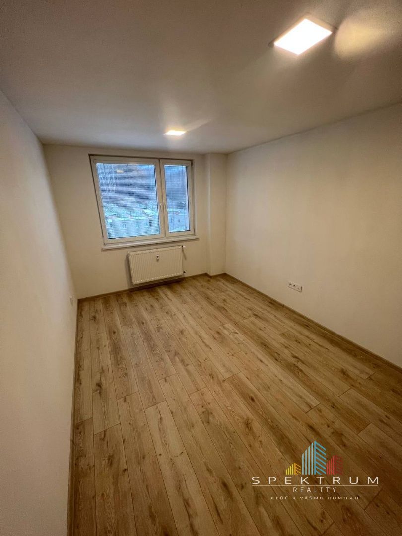 SPEKTRUM REALITY- Na PREDAJ 3 -izbový byt, 70 m2, Handlová, ul.Mostná