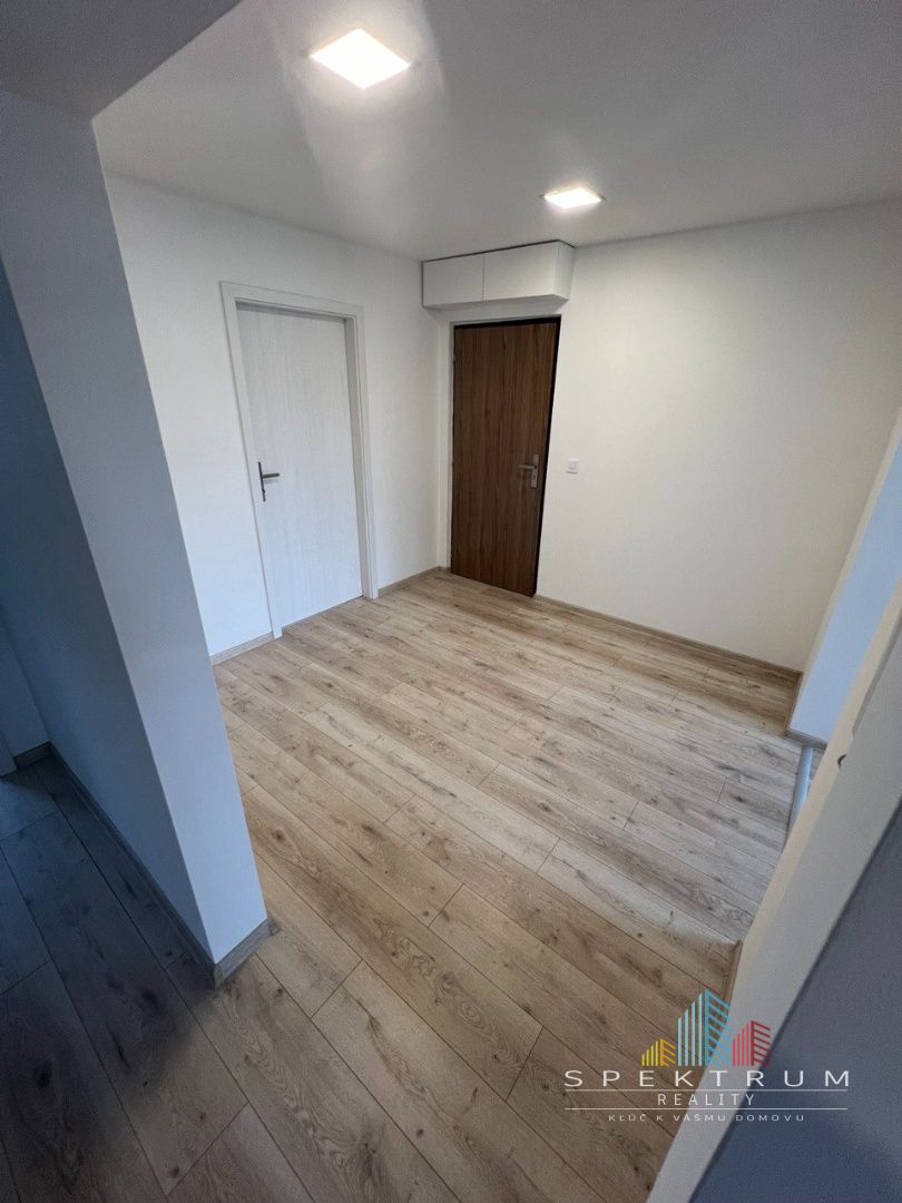 SPEKTRUM REALITY- Na PREDAJ 3 -izbový byt, 70 m2, Handlová, ul.Mostná