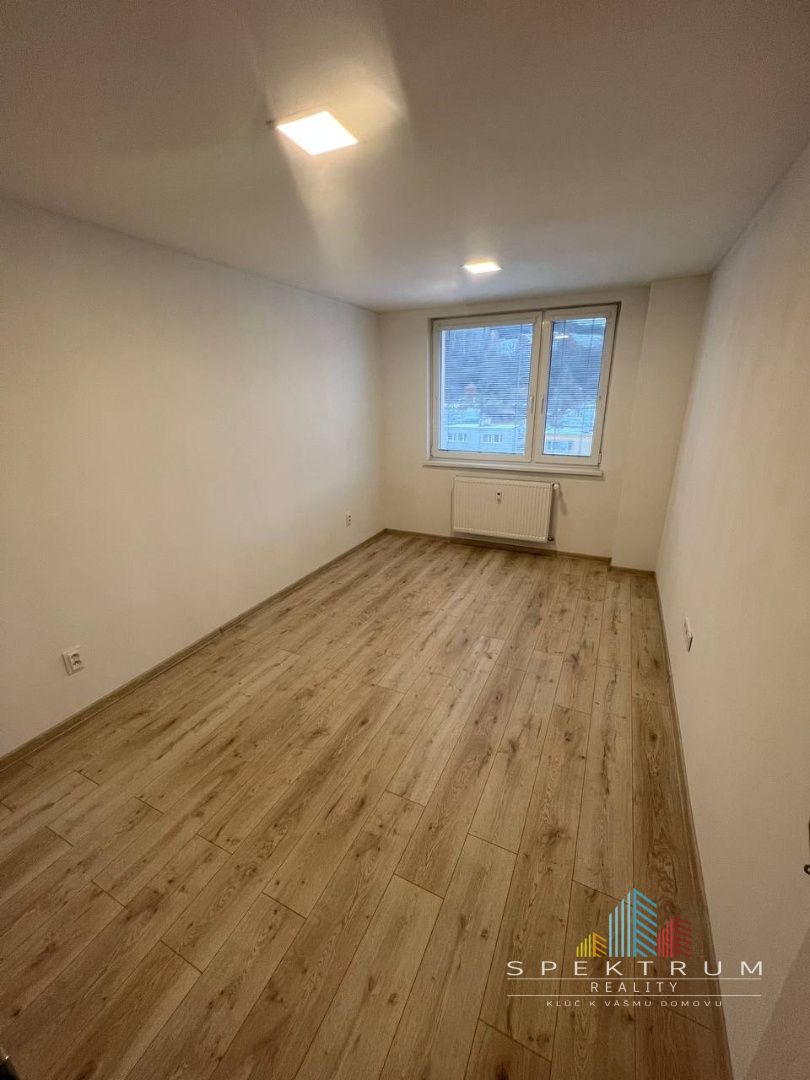 SPEKTRUM REALITY- Na PREDAJ 3 -izbový byt, 70 m2, Handlová, ul.Mostná