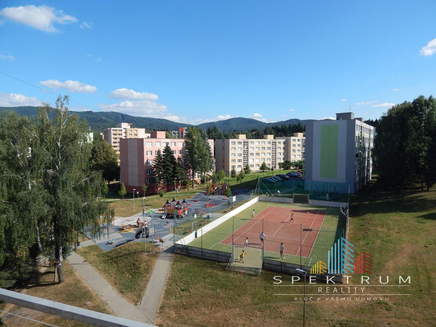 SPEKTRUM REALITY- Na Predaj 3-izbový byt, 70 m2, Handlová, ul. Okružná, okres Prievidza