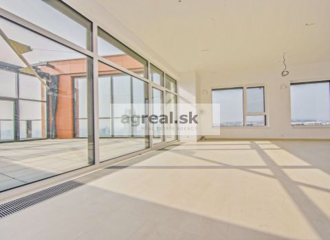 4-izbový penthouse v BA II 35.podlažie J&T Klingerka 188 m² + terasa 58 m² (3D prehliadka)