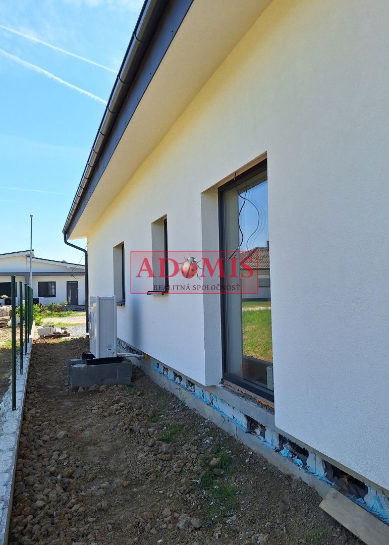 ADOMIS - predáme 2 rodinné domy 4izbové 120m2,čerpadlo, rekuperácia, kompletne dokončený, všetky siete, Košice - Šaca