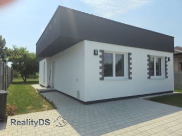 Predaj modernej 3 izb. novostavby RD, typu bungalov v štandarde, s pozemkom o rozlohe 445 m2, Báč