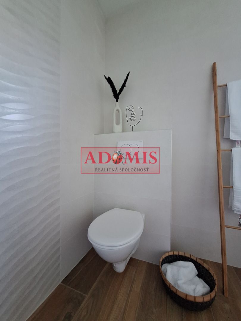 ADOMIS - predáme 4izb.bungalov 8, 552m2 Chrastné, čerpadlo,rekuperácia,vodovod,kompletne dokončený,asfalt, len 11km z Košíc