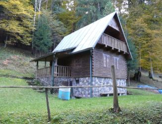 Sliač, Hájniky – Trebuľa – chata s garážou a drevárňou – predaj