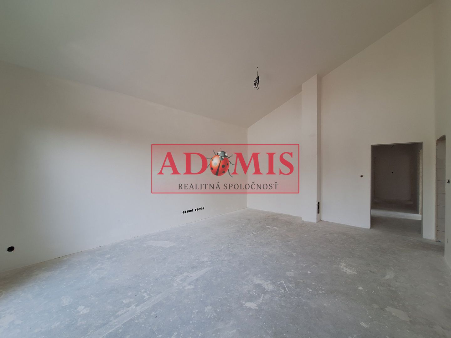 ADOMIS - predáme 4izbový bungalov - Novostavba 140m2 s priestrannou galériou,teraskou,obecná voda,ČOV,Cestice, len 15min z Košíc