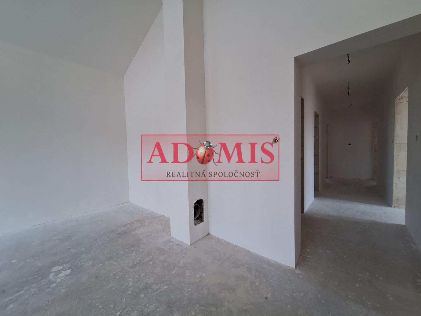 ADOMIS - predáme 4izbový bungalov - Novostavba 140m2 s priestrannou galériou,teraskou,obecná voda,ČOV,Cestice, len 15min z Košíc