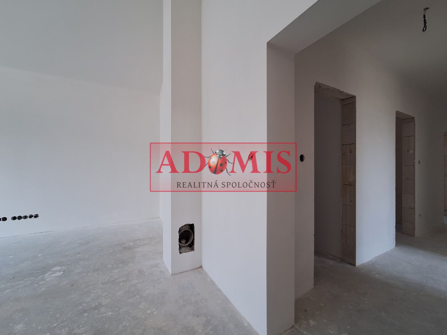 ADOMIS - predáme 4izbový bungalov - Novostavba 140m2 s priestrannou galériou,teraskou,obecná voda,ČOV,Cestice, len 15min z Košíc