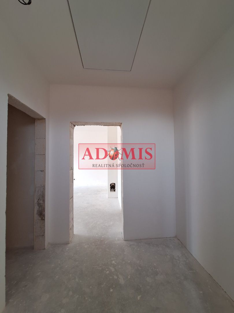 ADOMIS - predáme 4izbový bungalov - Novostavba 140m2 s priestrannou galériou,teraskou,obecná voda,ČOV,Cestice, len 15min z Košíc