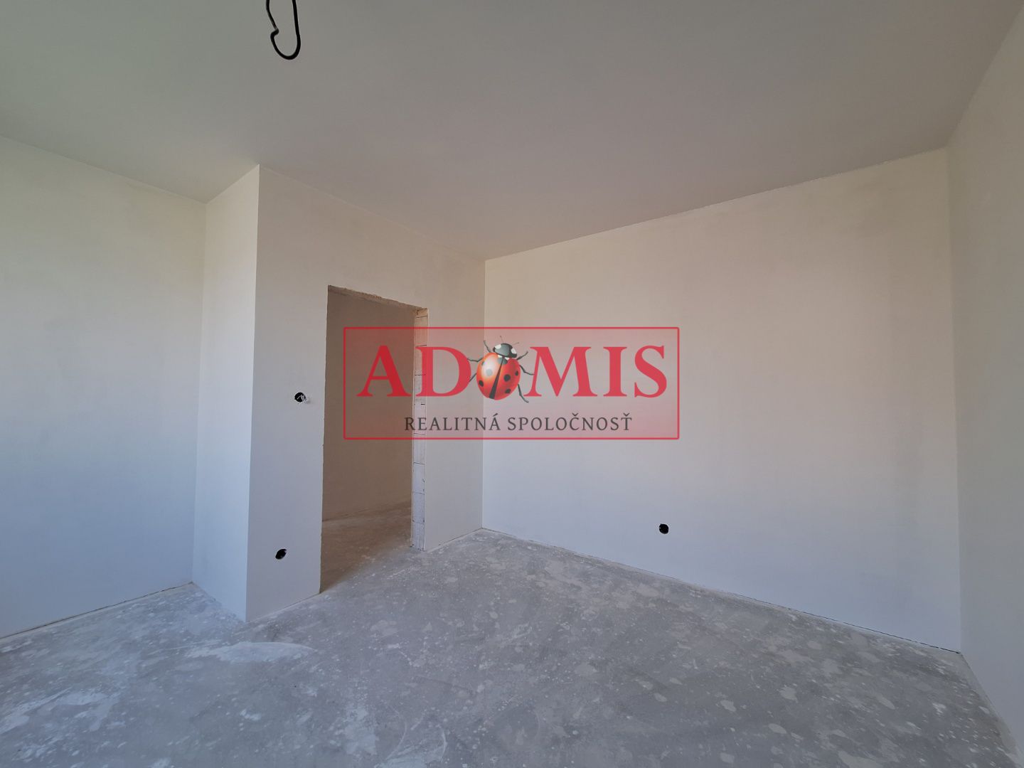 ADOMIS - predáme 4izbový bungalov - Novostavba 140m2 s priestrannou galériou,teraskou,obecná voda,ČOV,Cestice, len 15min z Košíc