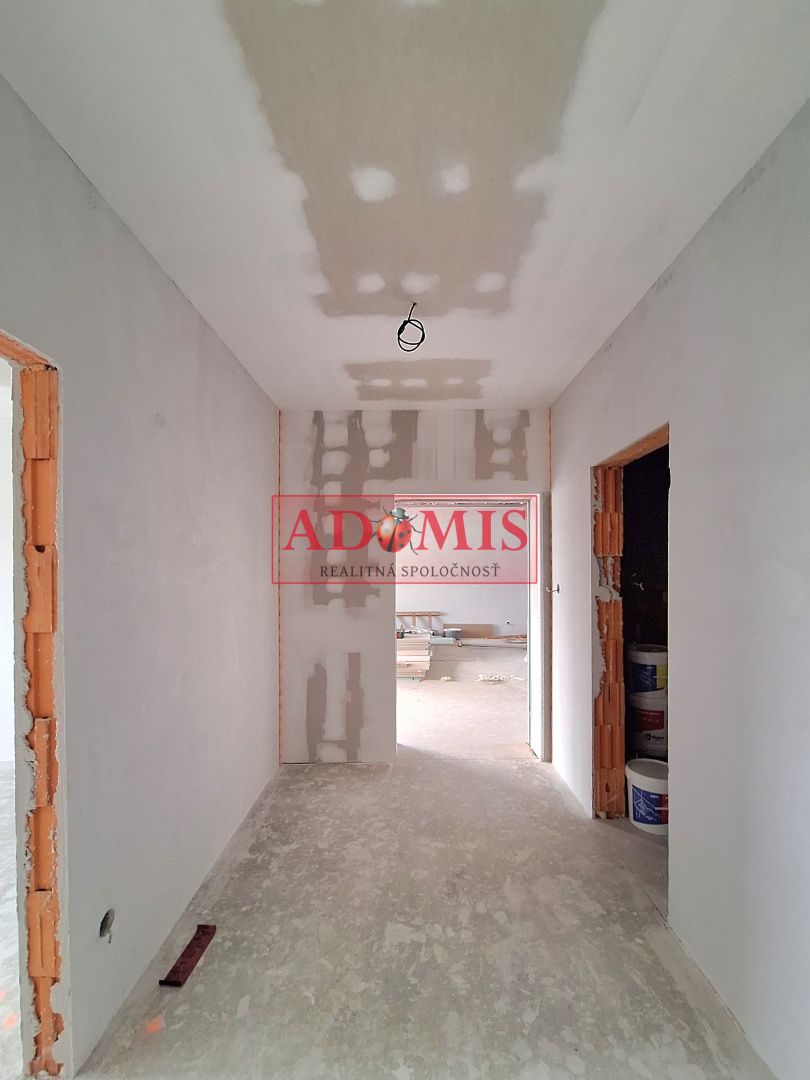 ADOMIS - Predám 4izbový HOLODOM 120m2, pozemok 648m2,2x kúpeľňa,Ruskov, len 15min z Košíc