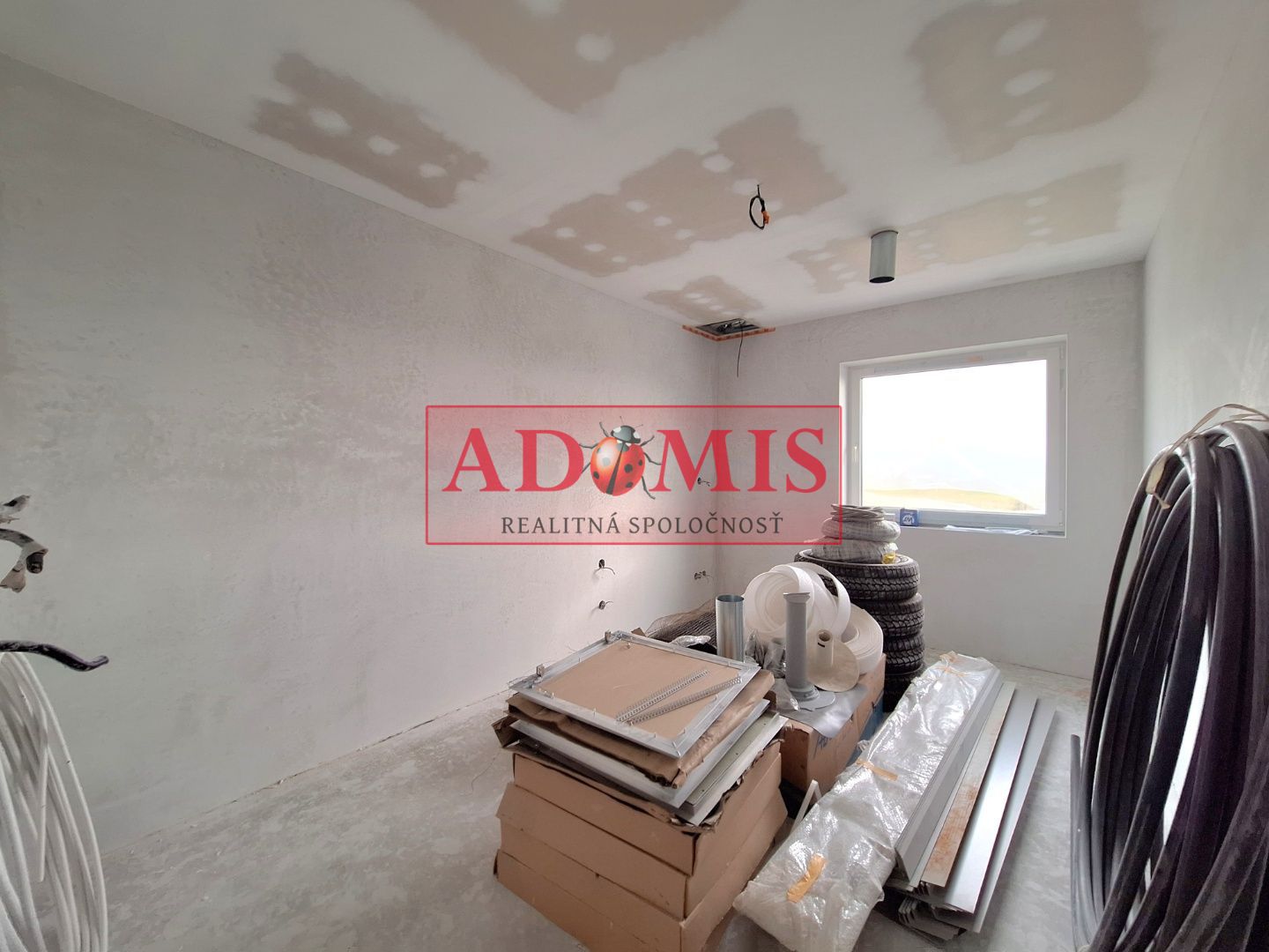 ADOMIS - Predám 4izbový HOLODOM 120m2, pozemok 648m2,2x kúpeľňa,Ruskov, len 15min z Košíc