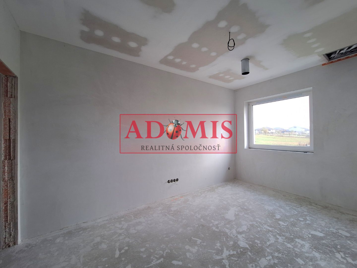 ADOMIS - Predám 4izbový HOLODOM 120m2, pozemok 648m2,2x kúpeľňa,Ruskov, len 15min z Košíc