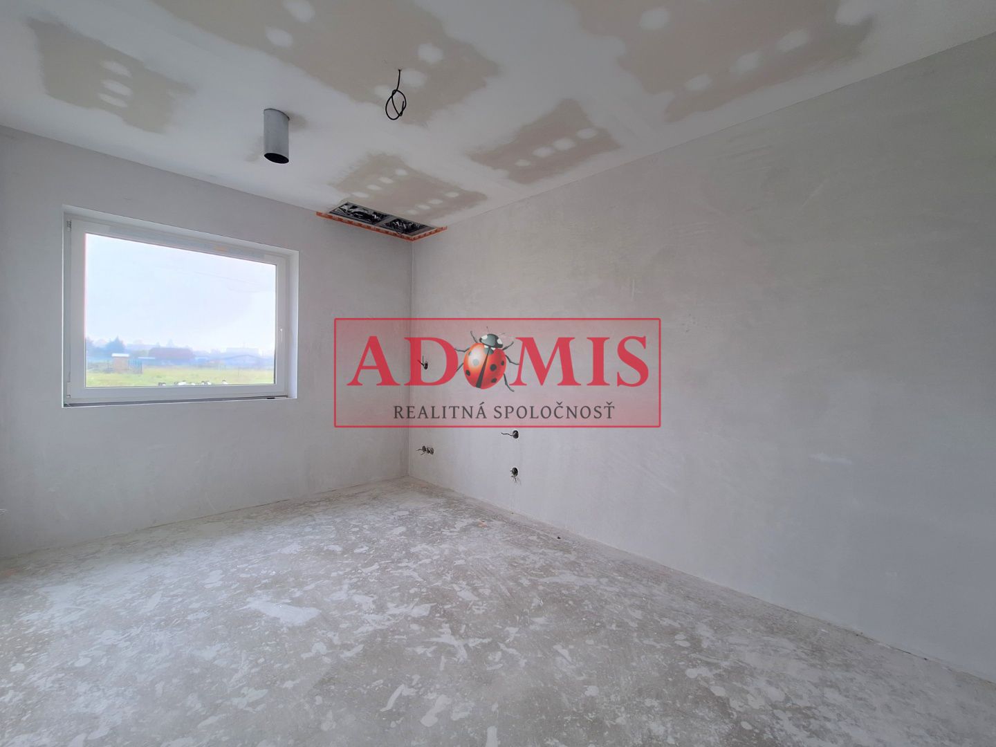 ADOMIS - Predám 4izbový HOLODOM 120m2, pozemok 648m2,2x kúpeľňa,Ruskov, len 15min z Košíc