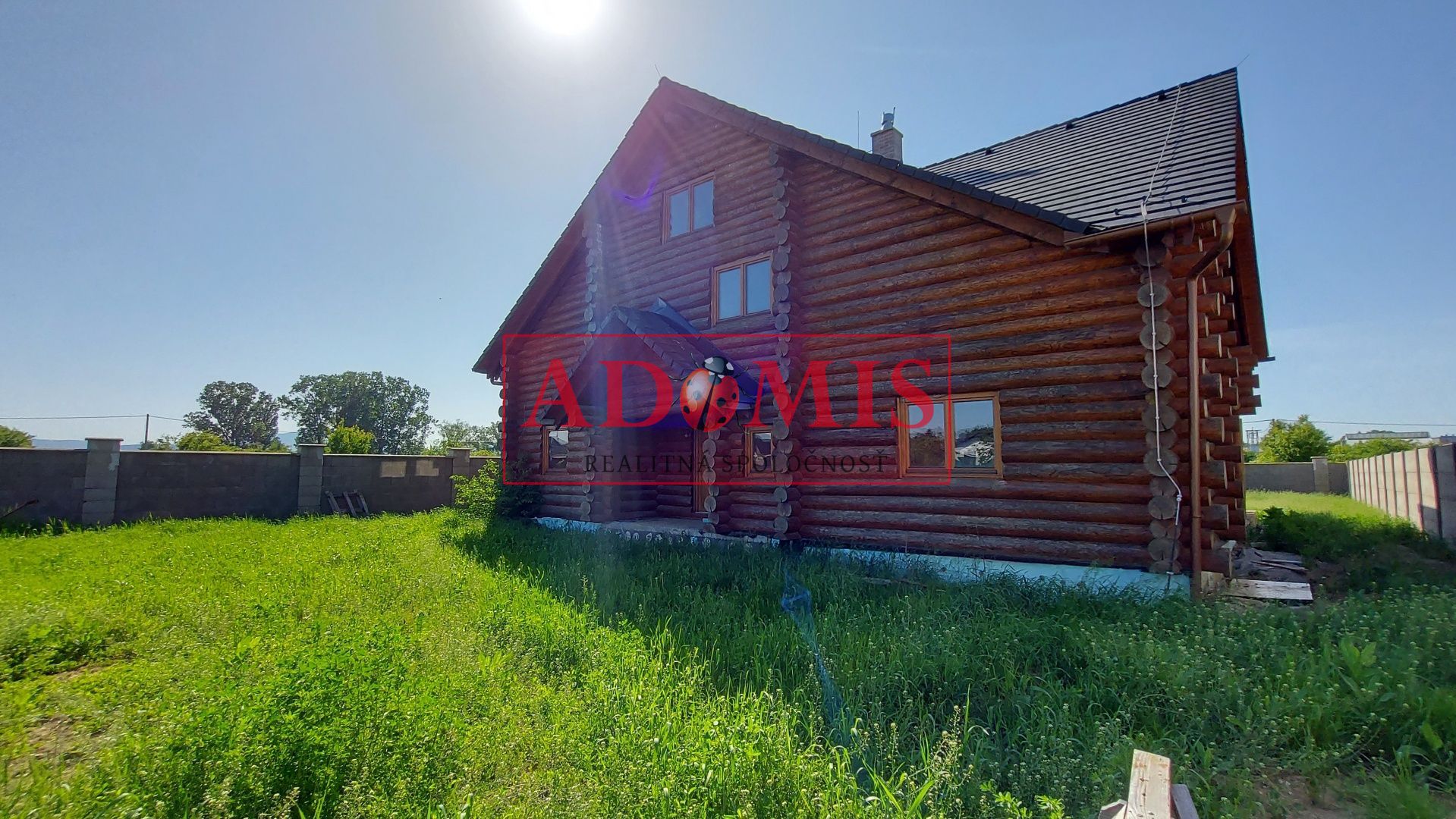 ADOMIS - exkluzívny 5-izb zrubový rodinný dom,Valaliky,3x kúpelňa,391m2,pozemok 944m2,dvojpodlažný,kompletne oplotený