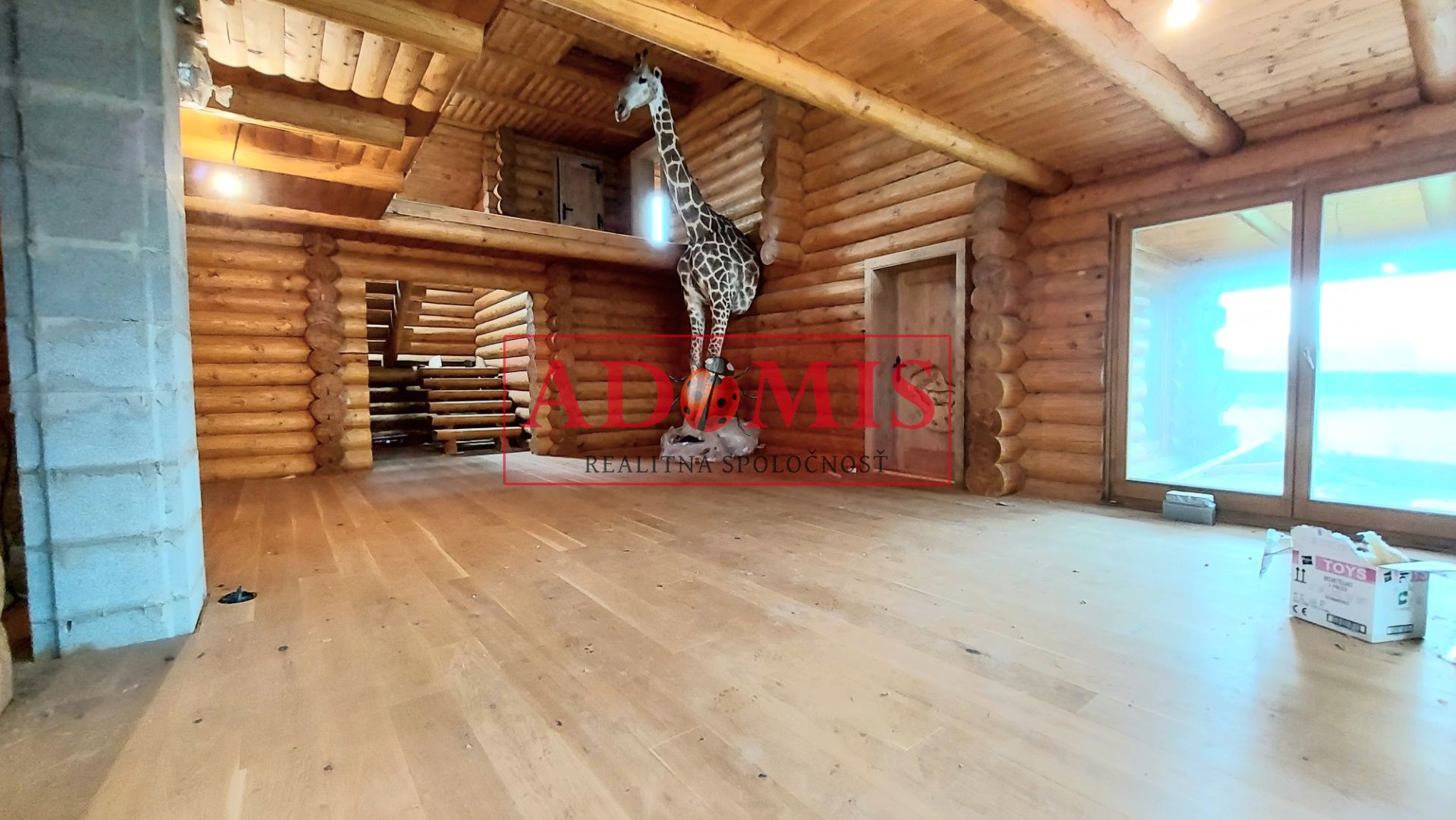 ADOMIS - exkluzívny 5-izb zrubový rodinný dom,Valaliky,3x kúpelňa,391m2,pozemok 944m2,dvojpodlažný,kompletne oplotený