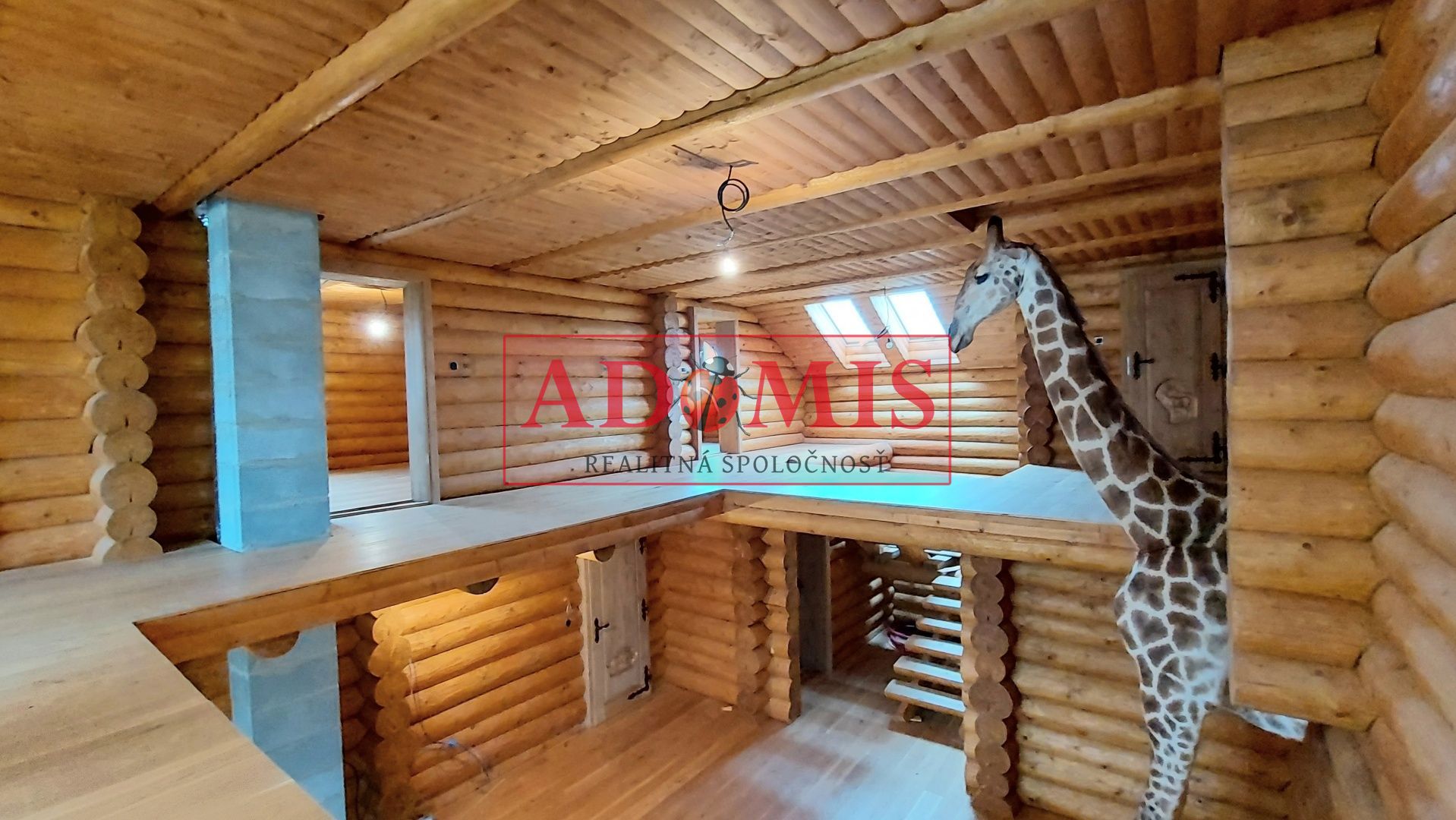 ADOMIS - exkluzívny 5-izb zrubový rodinný dom,Valaliky,3x kúpelňa,391m2,pozemok 944m2,dvojpodlažný,kompletne oplotený