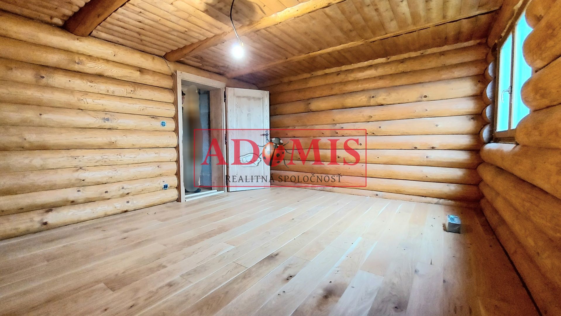 ADOMIS - exkluzívny 5-izb zrubový rodinný dom,Valaliky,3x kúpelňa,391m2,pozemok 944m2,dvojpodlažný,kompletne oplotený