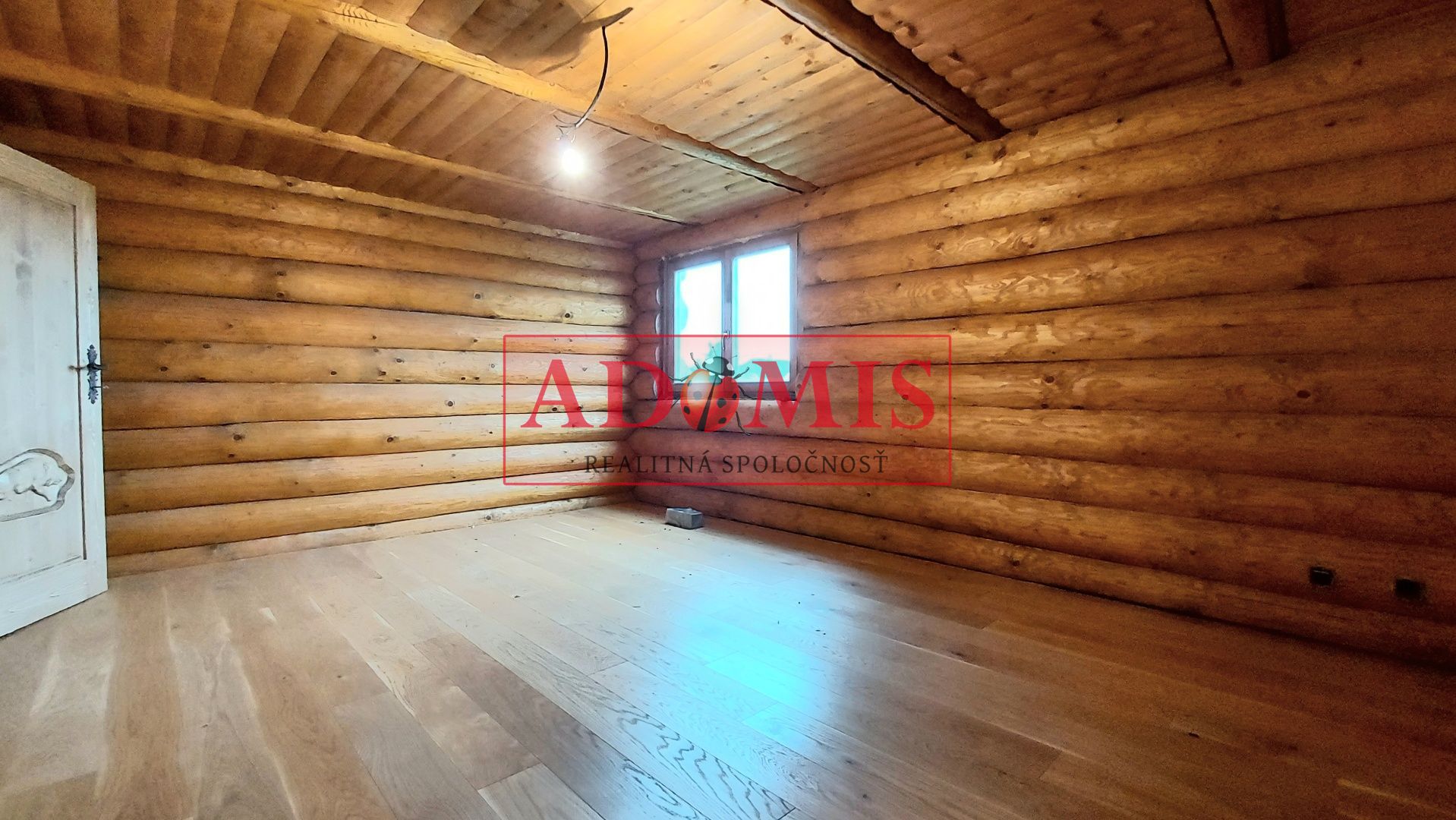 ADOMIS - exkluzívny 5-izb zrubový rodinný dom,Valaliky,3x kúpelňa,391m2,pozemok 944m2,dvojpodlažný,kompletne oplotený