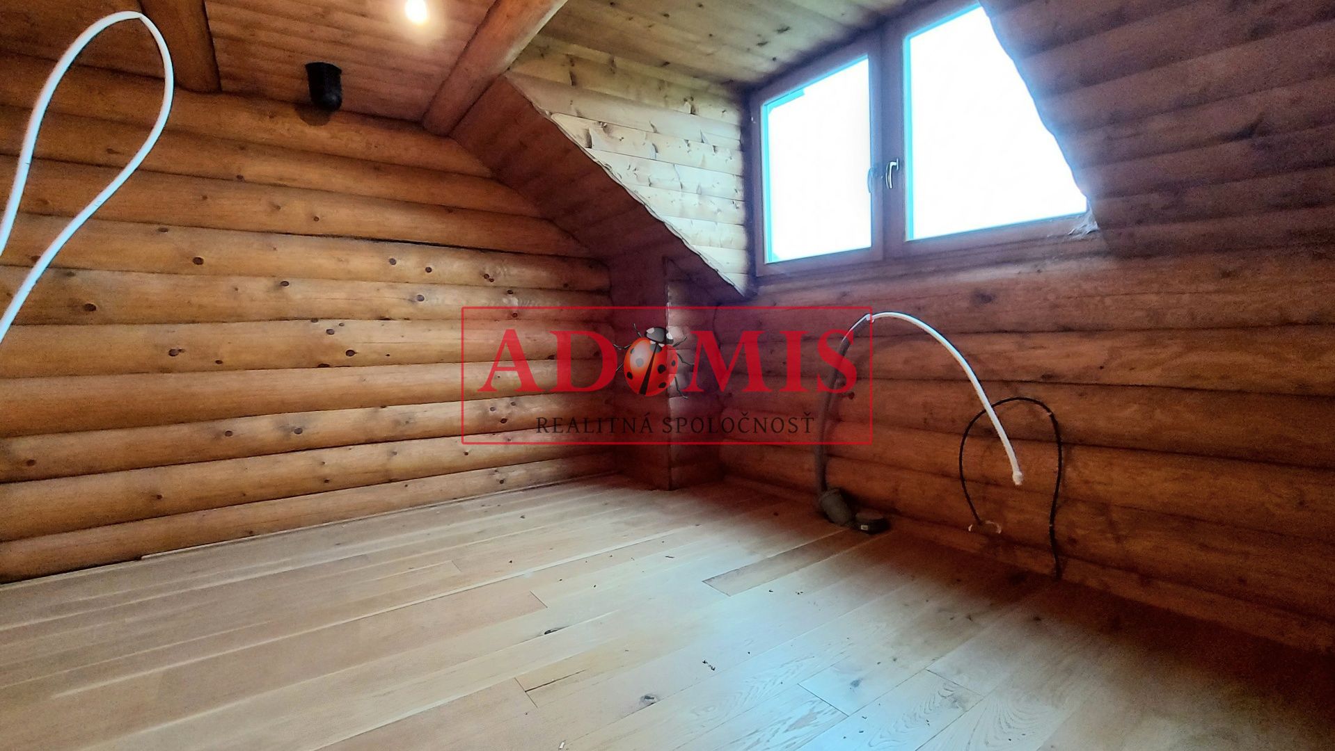 ADOMIS - exkluzívny 5-izb zrubový rodinný dom,Valaliky,3x kúpelňa,391m2,pozemok 944m2,dvojpodlažný,kompletne oplotený