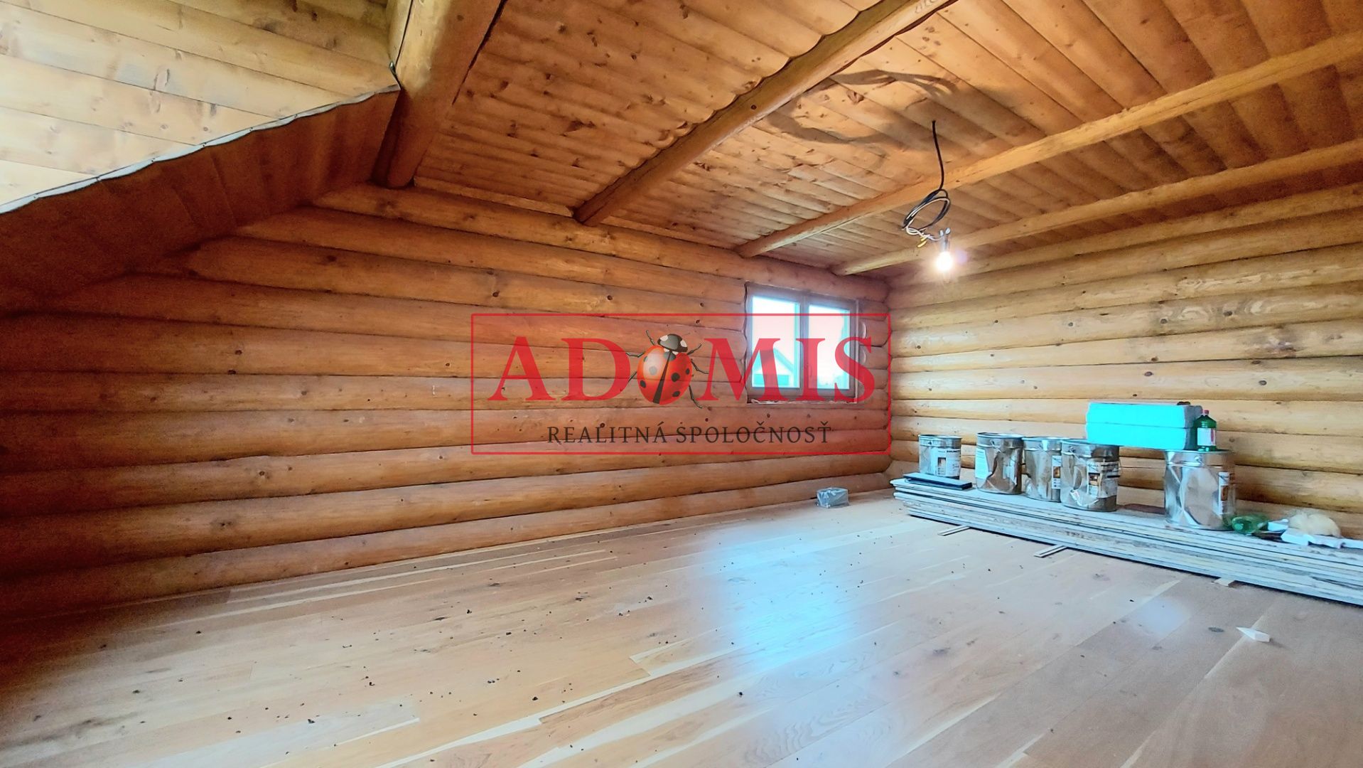 ADOMIS - exkluzívny 5-izb zrubový rodinný dom,Valaliky,3x kúpelňa,391m2,pozemok 944m2,dvojpodlažný,kompletne oplotený