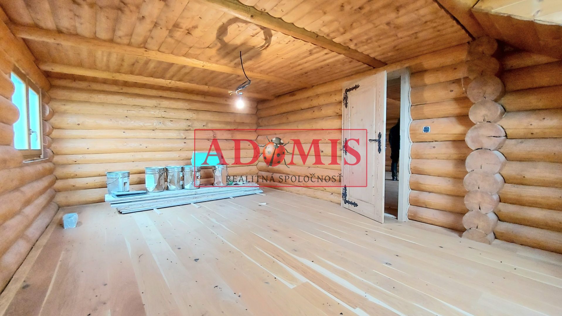 ADOMIS - exkluzívny 5-izb zrubový rodinný dom,Valaliky,3x kúpelňa,391m2,pozemok 944m2,dvojpodlažný,kompletne oplotený