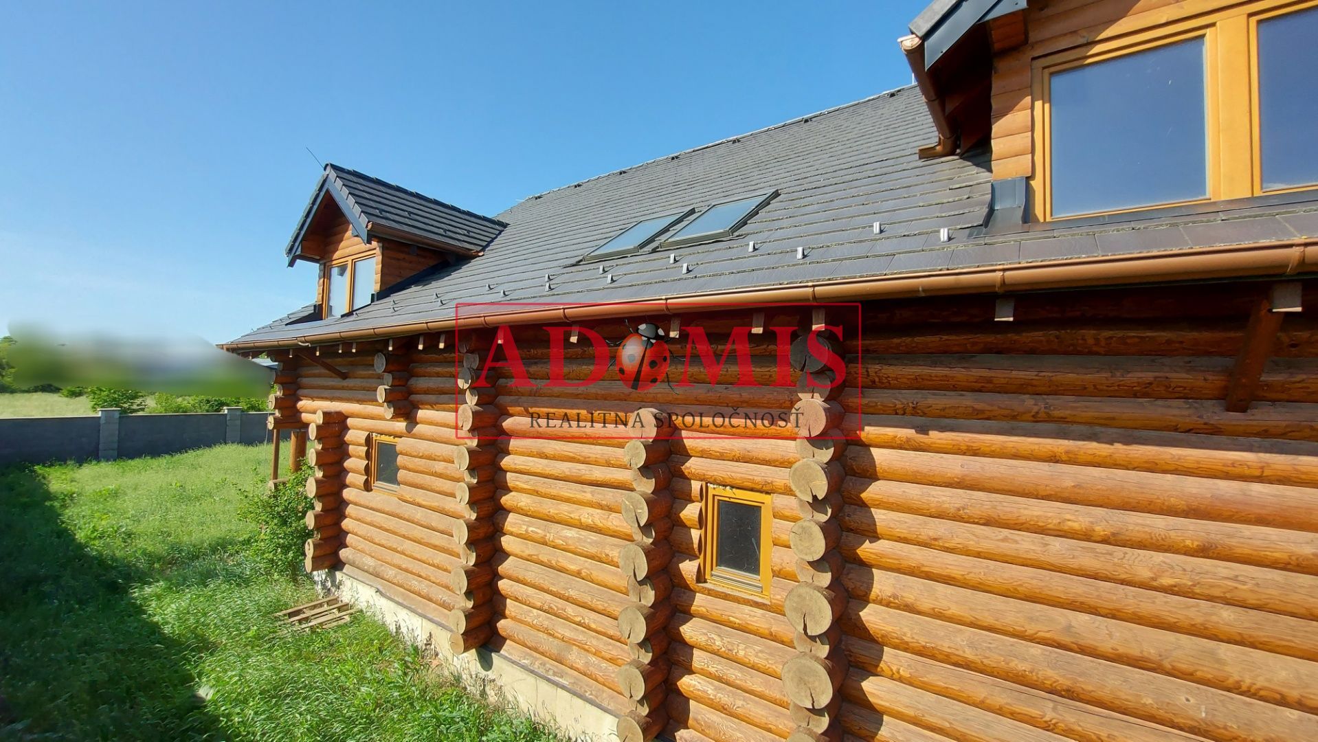 ADOMIS - exkluzívny 5-izb zrubový rodinný dom,Valaliky,3x kúpelňa,391m2,pozemok 944m2,dvojpodlažný,kompletne oplotený